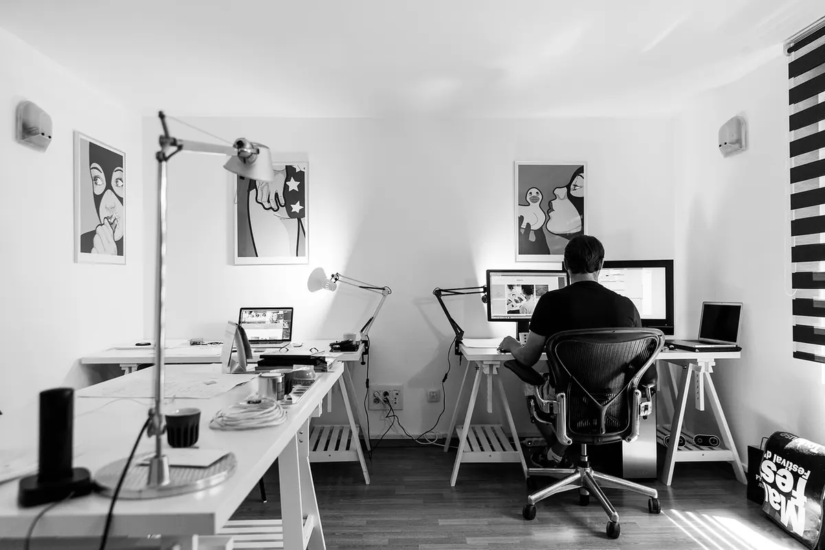 Gaming Chairs vs. Ergonomic Office Chairs: A Long-Day Comfort Review